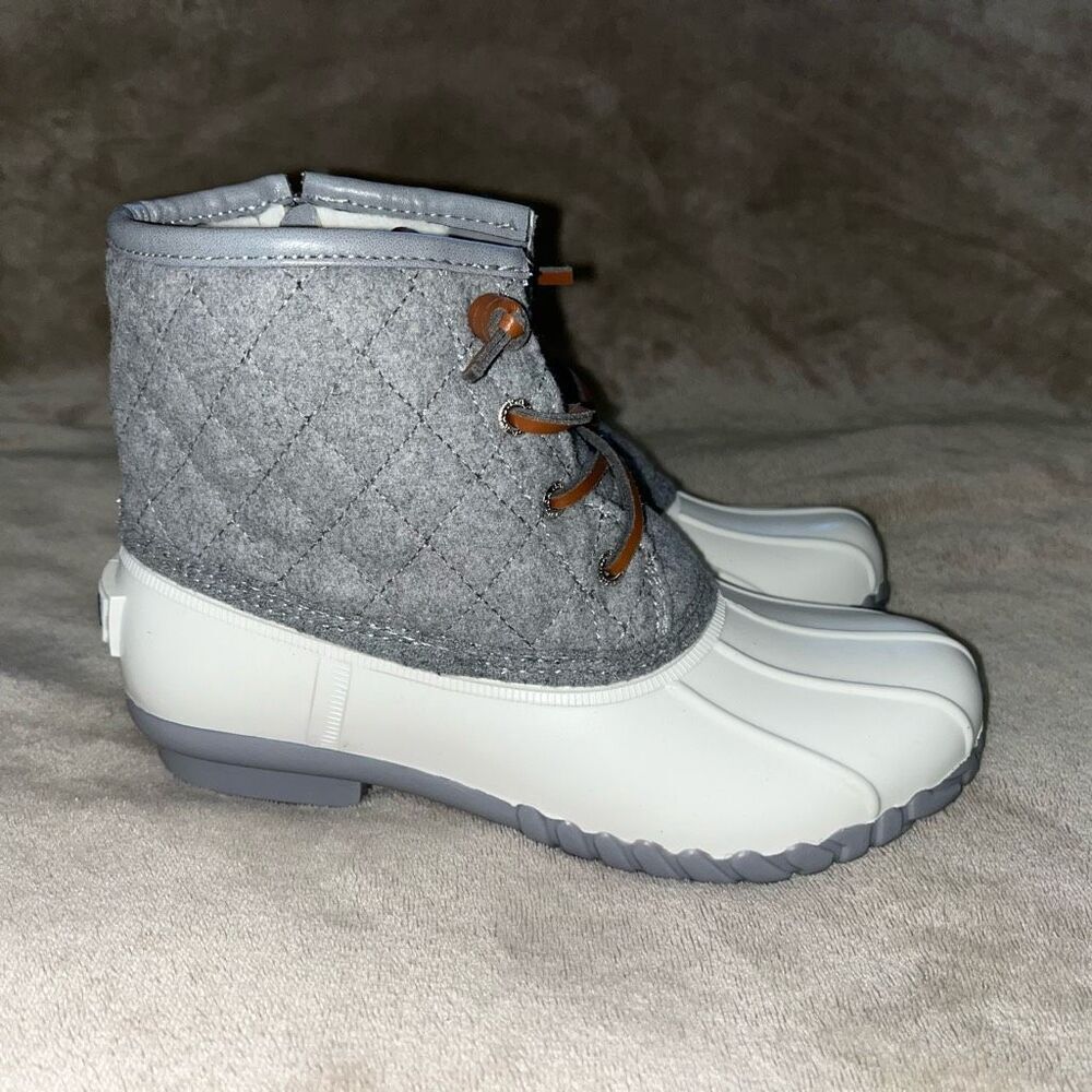 Nautica Womens Size 6 Wooley Quilted Lace Up Fleece Lined Boots Gray White
